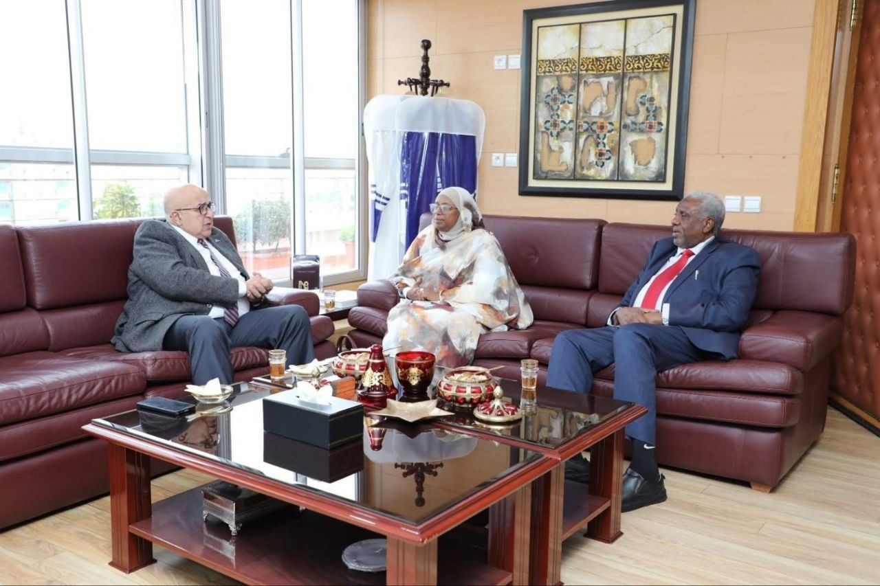 في اطار زيارته للملكة المغربية وتعزيزا لشراكات الجامعة الأكاديمية مع نظيراتها بالمملكة المغربية مدير الجامعة يلتقي رئيس جامعة محمد الخامس