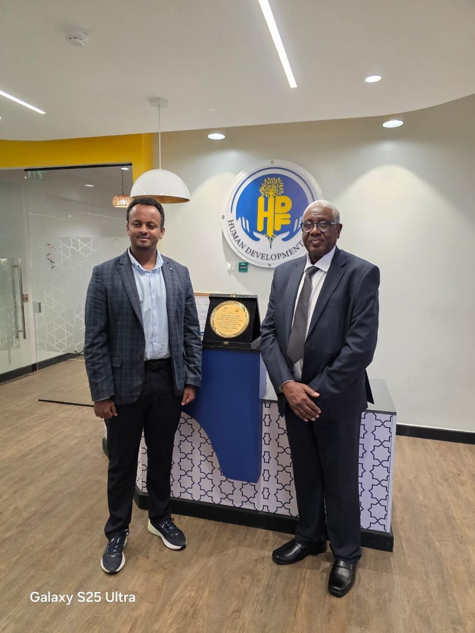 مدير جامعة إفريقيا العالمية يلتقي صندوق التنمية البشرية بكينيا لتعزيز التعاون في المجالات الأكاديمية
