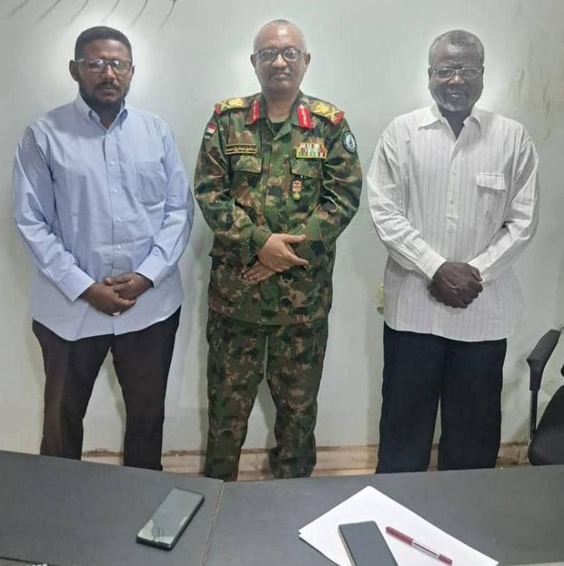 مدير الإدارة العامة للتوجيه المعنوي برئاسة هيئة الأركان يلتقي وفد جامعة إفريقيا العالمية